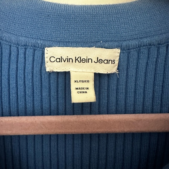 Calvin Klein Jeans top. Size XL, in good condition. - Picture 3 of 3